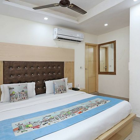 Oyo 9233 Hotel Cottage Lord Krishna Neu-Delhi Exterior foto
