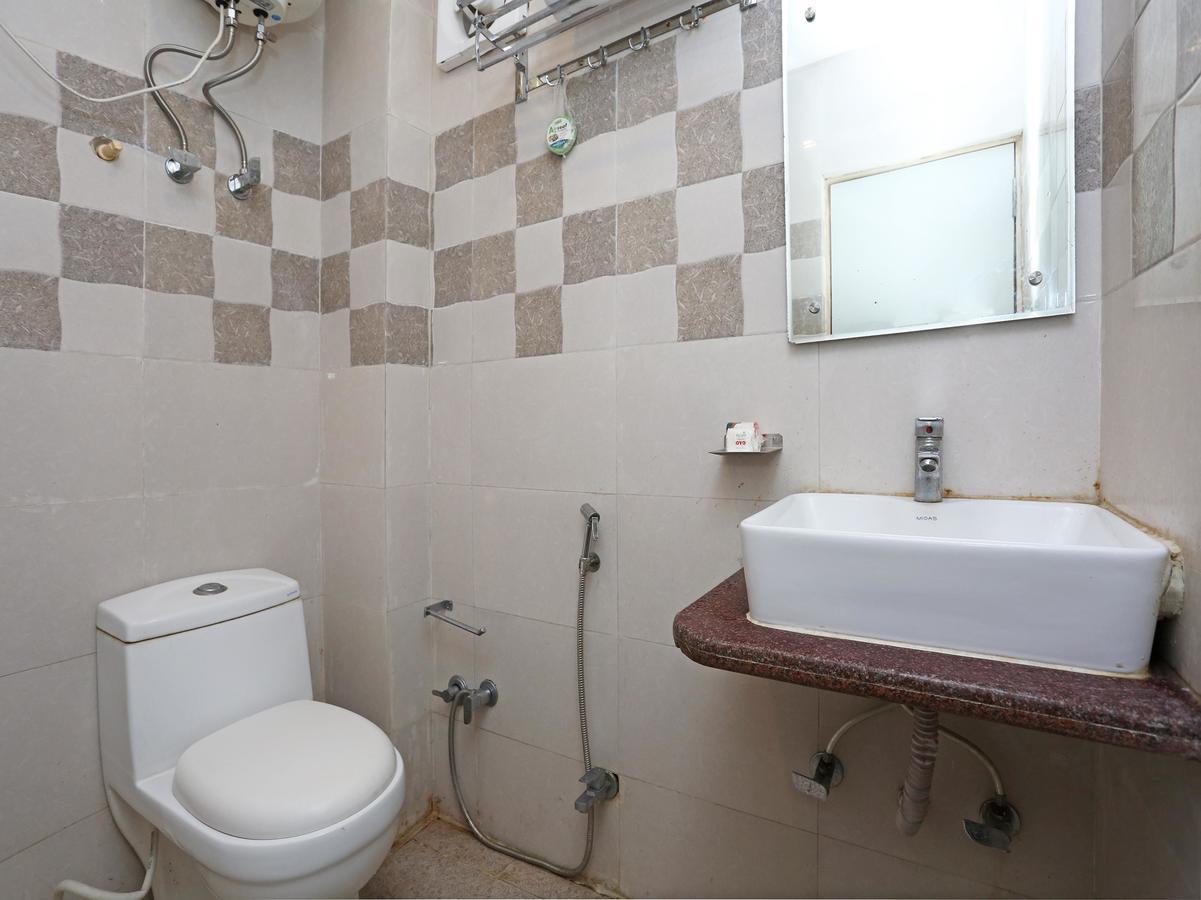 Oyo 9233 Hotel Cottage Lord Krishna Neu-Delhi Exterior foto